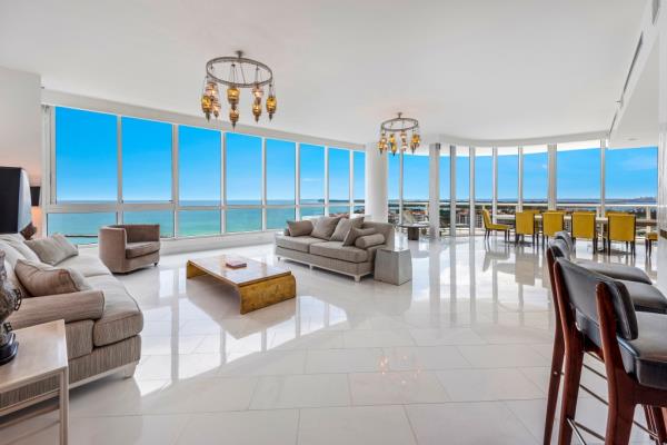 A view of the home's layout and wide views through floor-to-ceiling exposures.
