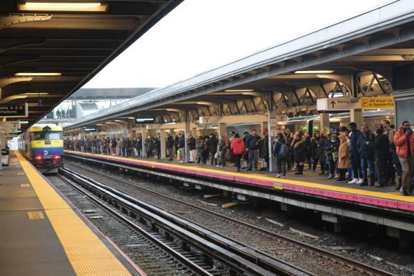 A new audit found that Long Island Rail Road track maintenance employees are allowed to works shifts of up to 84 hours long.