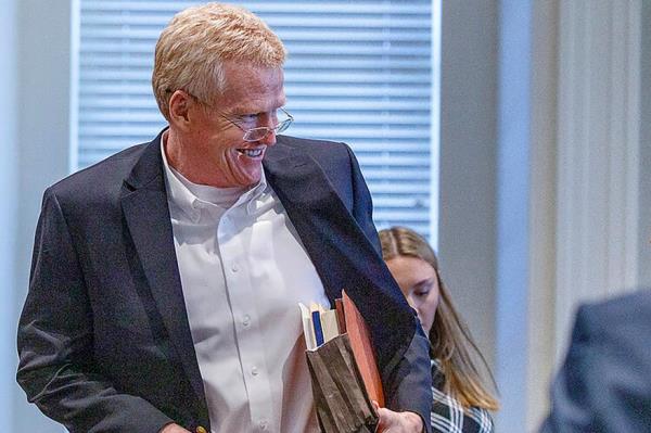 Alex Murdaugh smiling during the first day of jury selec<em></em>tion for his double murder trial at Colleton County Courthouse on January 23, 2022.