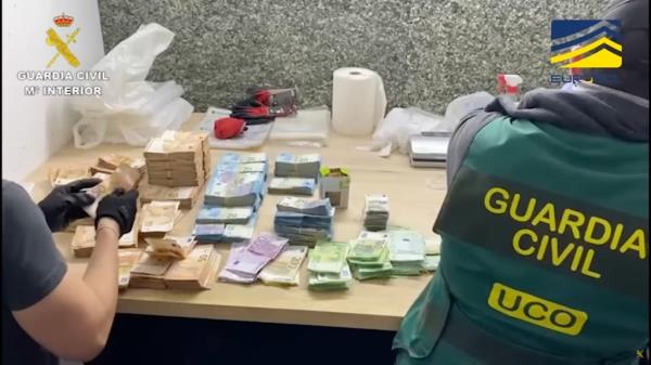 There were blocks of cash found in a Spanish police raid on a suspected Kinahan hideout. 