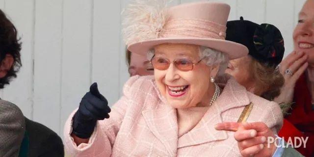 英国女王巧克力蛋糕_王室成员最喜欢的食物揭晓，从炸鱼薯条到女王最喜欢的巧克力饼干蛋糕_巧克力饼干做蛋糕