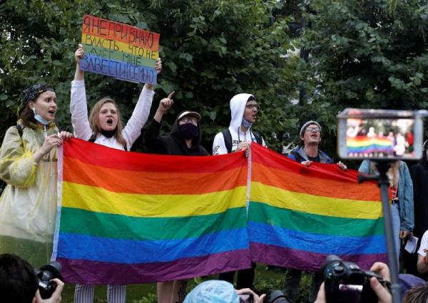 Top Russian court bans LGBT movement as 'extremist'