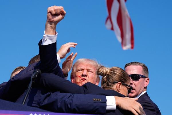 Do<em></em>nald Trump in the aftermath of the shooting