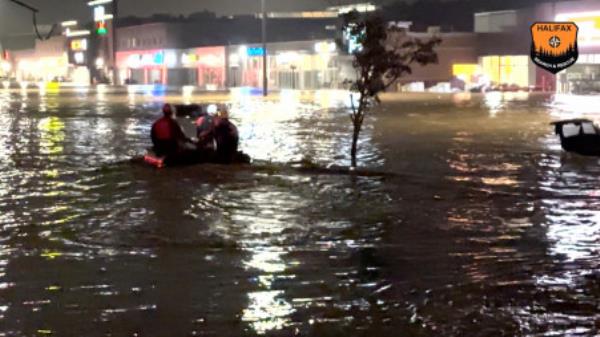 Rescue perso<em></em>nnel operates, in this video screengrab, in Bedford, Nova Scotia, Canada, July 21, 2023. Halifax Search and Rescue/via REUTERS</p>

<p>　　