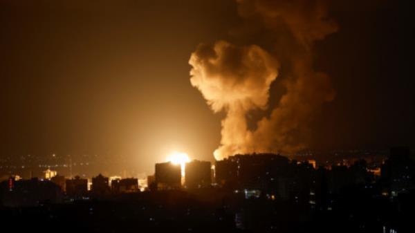 Smoke rises following an Israeli air strike in Gaza 2 May, 2023. REUTERS/Mohammed Salem