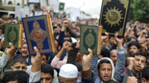People demo<em></em>nstrate against the desecration of the Quran in Denmark, in Sanaa, Yemen July 24, 2023. REUTERS/Khaled Abdullah</p>

<p>　　