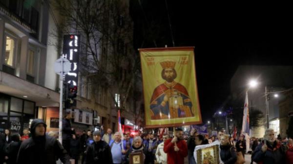 Protesters shout slogans and hold signs during a demo<em></em>nstration against a Western-backed deal on normalizing ties between Kosovo and Serbia in Belgrade March 17, 2023. REUTERS/Djordje Kojadinovic