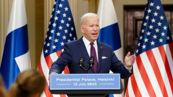 U.S. President Joe Biden speaks as he holds a press co<em></em>nference with Finland's President Sauli Niinisto in Helsinki, Finland, July 13, 2023. REUTERS/Kevin Lamarque</p>

<p>　　