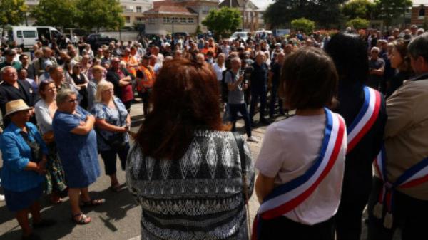 Demo<em></em>nstrators gathered on Mo<em></em>nday to call for an end to the violence against local governments after unrest across France. Photo: Yves Herman/REUTERS