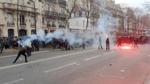 Police officers clash with protesters as they demo<em></em>nstrate against the French government's pension reform plan in Paris, France, January 19, 2023. Adrien AdcaZz via REUTERS.