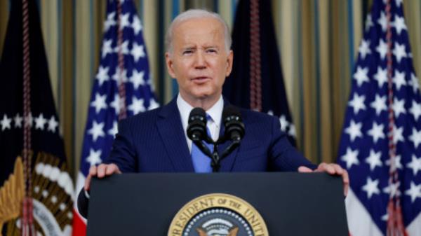 FILE PHOTO: US President Joe Biden discusses the 2022 US midterm election results during a news co<em></em>nference in the State Dining Room at the White House in Washington, U.S., November 9, 2022. REUTERS/Tom Brenner/File Photo