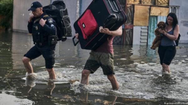 a<em></em>bout 42,000 people were at risk from flooding in Russian and Ukrainian co<em></em>ntrolled areas along the Dnipro River according to Ukrainian officials. Photo: picture alliance/dpa/AP