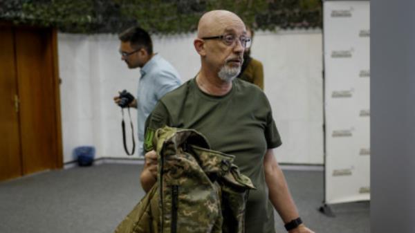 Ukrainian Defence Minister Oleksiy Reznikov shows a military uniform during a news conference, amid Russia's attack on Ukraine, in Kyiv, Ukraine August 28, 2023. REUTERS/Gleb Garanich