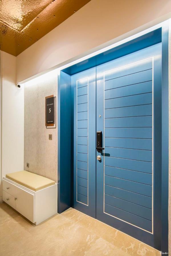 Entrance doors can have a contemporary, grand and elegant appearance. Photo: Junaid Hasan Pranto