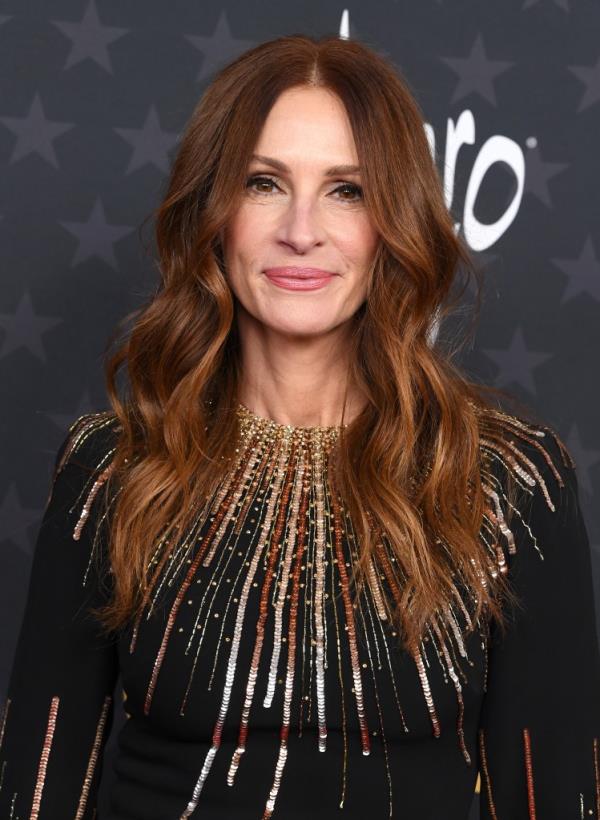 The Oscar winner eventually agreed to appear on the sitcom as one of Bing's old school friends who later began to develop feelings for each other. 