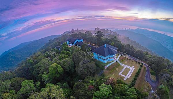 Purple hues of daybreak envelope the Bel Retiro bungalow, the Penang Yang di-Pertuan Negeri’s official hill residence. Photo: David S.T. Loh