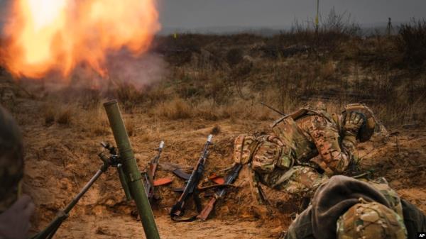 Soldiers of Ukraine's Natio<em></em>nal Guard 1st brigade Bureviy (Hurricane) train in the north of Ukraine, Nov. 8, 2023. 