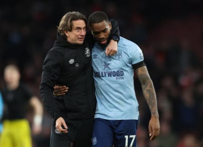 Brentford manager Thomas Frank and Ivan To<em></em>ney celebrate after a draw with Arsenal in February 2023
