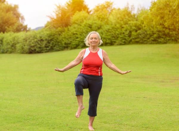 woman demo<em></em>nstrating balance test to predict how long you'll live