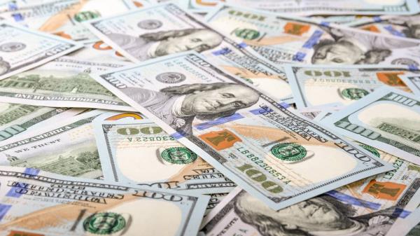 A South Carolina man won $300,000 on a scratch-off and shared part of the prize mo<em></em>ney with his mom, who rode with him to cash in the ticket.