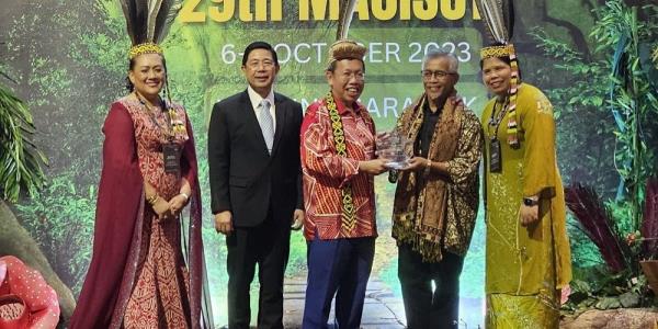 Premier: Sarawak keen to stay abreast with latest global development in biomedical science