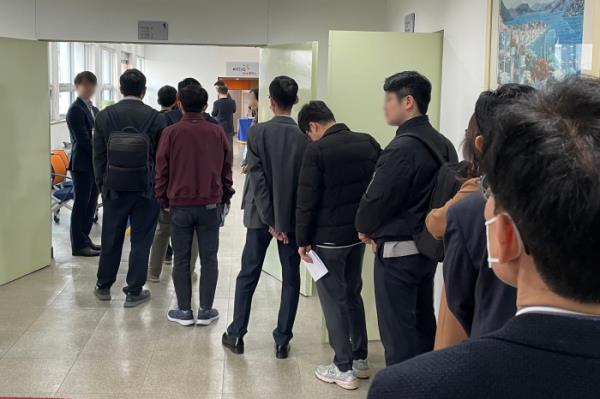 Individual　investors　lined　up　to　attend　KT&G's　AGM　on　March　28