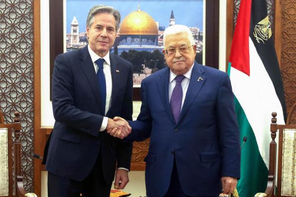 Mahmud Abbas and Secretary of State Antony Bl<em></em>inken shake handsduring a meeting. (Palestinian Authority's press office / via AFP - Getty Images)