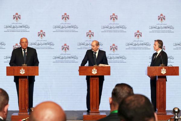 Egypt's foreign minister Sameh Shoukry speaks as Jordan's foreign minister Ayman Safadi, center, listen during a joint press co<em></em>nference in Amman, Jordan. (Jordan Pix / Getty Images)