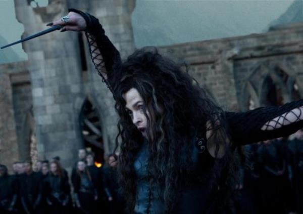 helena bo<em></em>nham carter as bellatrix lestrange in harry potter and the deathly hallows