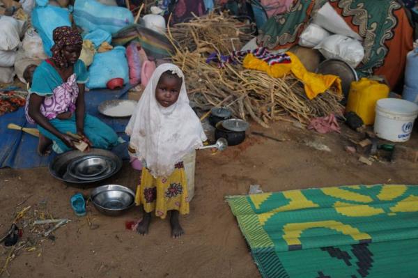 A Sudanese girl, who fled the co<em></em>nflict in Sudan's Darfur region with his family, stands at a temporary shelter in Adre, Chad.