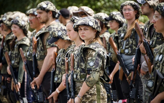 Participants of civilian Natio<em></em>nal Resistance during training on August 11, 2023 in Kyiv, Ukraine. A five-day course of training Ukrainian civilians for natio<em></em>nal resistance from the Kyiv City Military Administration took place near Kyiv. 