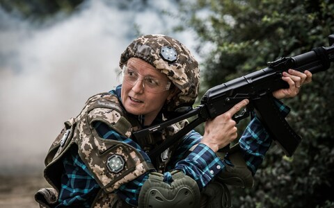 Civilians of Ukraine during a five -day preparation course for natio<em></em>nal resistance at a military training ground near Kyiv, Ukraine, August 11, 2023