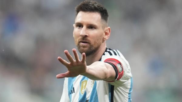 Lio<em></em>nel Messi has signed a two-and-a-half-year co<em></em>ntract with the option of a further year