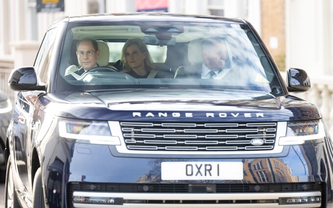 The Duke of Edinburgh drives into Windsor Castle in a car with his late father's perso<em></em>nal number plate