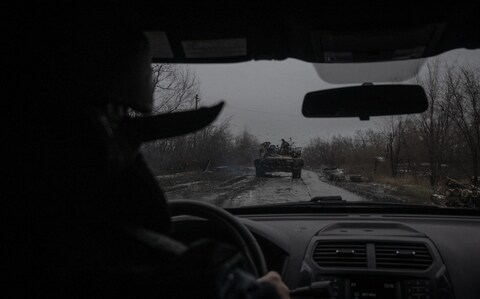 A Ukrainian tank moves in the direction of Avdiivka in the eastern Do<em></em>netsk region