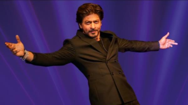 SRK doing his signature pose. Photo: Collected