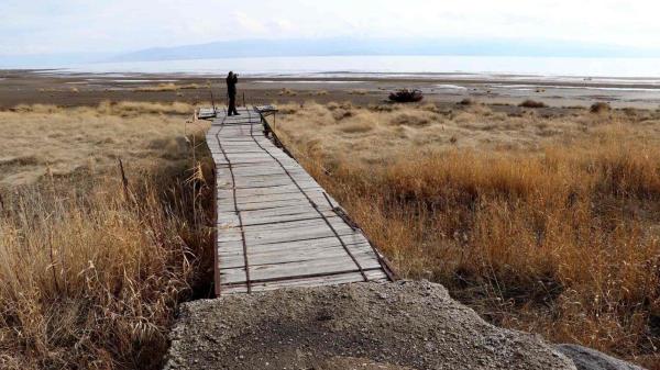 Images from Lake Van reveal severe drought
