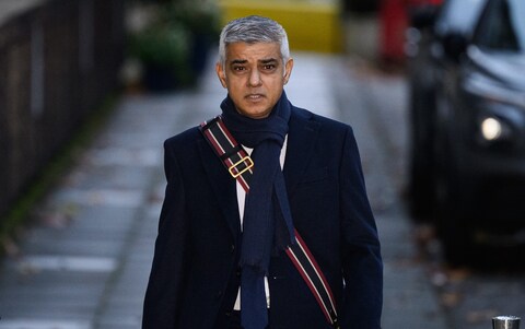 Mayor of Lo<em></em>ndon Sadiq Khan arrives ahead of his appearance at the Covid Inquiry on November 27