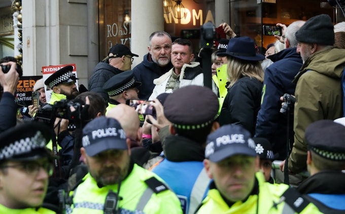Tommy Robinson, real name Stephen Yaxley Lennon, is surrounded by police during the march against anti-Semitism in Lo<em></em>ndon on Sunday