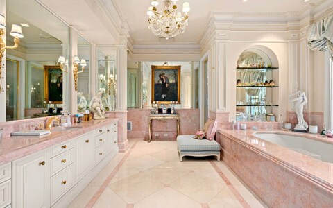 Rod Stewart has put his Los Angeles mansion up for sale
