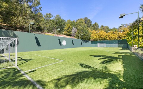 Rod Stewart has put his Los Angeles mansion up for sale
