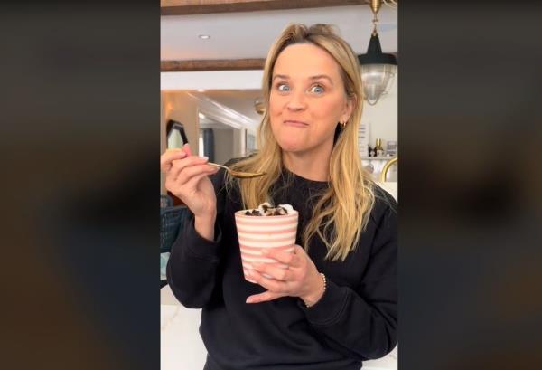 Is it ok to eat snow (like Reese Witherspoon does)? (VIDEO)
