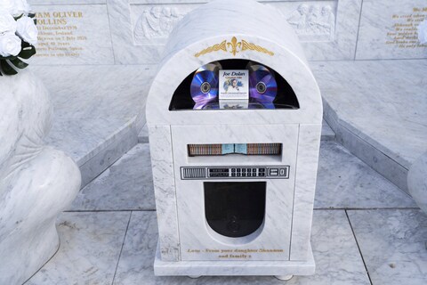 The mo<em></em>nument features a solar-powered jukebox which plays Mr Collins’ favourite tunes