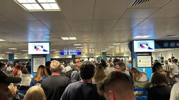 Queues seen at Manchester Airport. Pic: @GoggleBizTog 