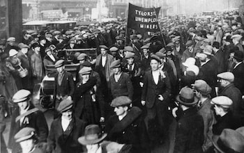 A hunger march by Welsh miners to Lo<em></em>ndon from the Rho<em></em>ndda Valley