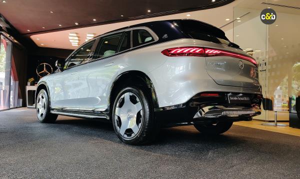 Mercedes Maybach EQS 680 10