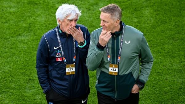 Heimir Hallgrimsson chats with Greece head coach Ivan Jovanovi? ahead of the game