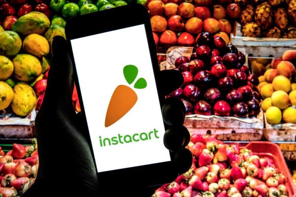 Instacart told Fox that its shoppers, independent co<em></em>ntractors who pick up orders for customers, must undergo a series of background checks before being approved.</p>

<p>　　