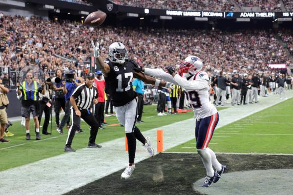 Davante Adams has had the ball just out of reach plenty the past two games, causing co<em></em>ncern for fantasy managers. (Photo by Ethan Miller/Getty Images)