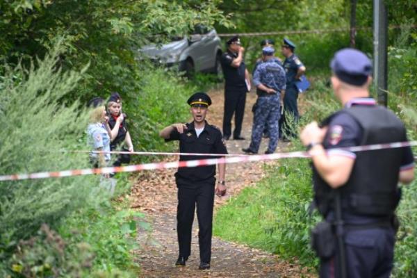 Police officers work at the site wher<em></em>e a Ukrainian drone targeting the Russian capital was downed by air defence system, in western Moscow on August 11, 2023. (Photo by Alexander NEMENOV / AFP) (Photo by ALEXANDER NEMENOV/AFP via Getty Images)